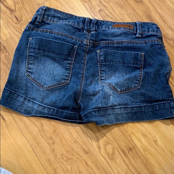 l.e.i. High rise jean shorts - Picture 2 of 2